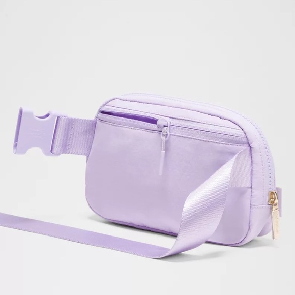 Lululemon Everywhere Belt Bag 1L- Lavender Frost - Picture 4 of 6